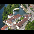 Detail des vorletzten Fotos: Links ist ein Schleusentor, rechts oberhalb der Bildmitte ist der Tunnelausgang des Kanals unter der Zitadelle zu sehen